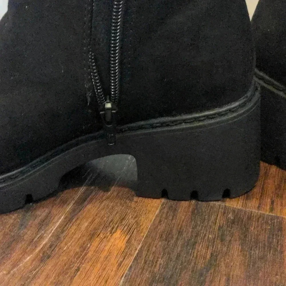 No Boundaries Women's Chelsea Boots with Knit Panel - Picture 4 of 9